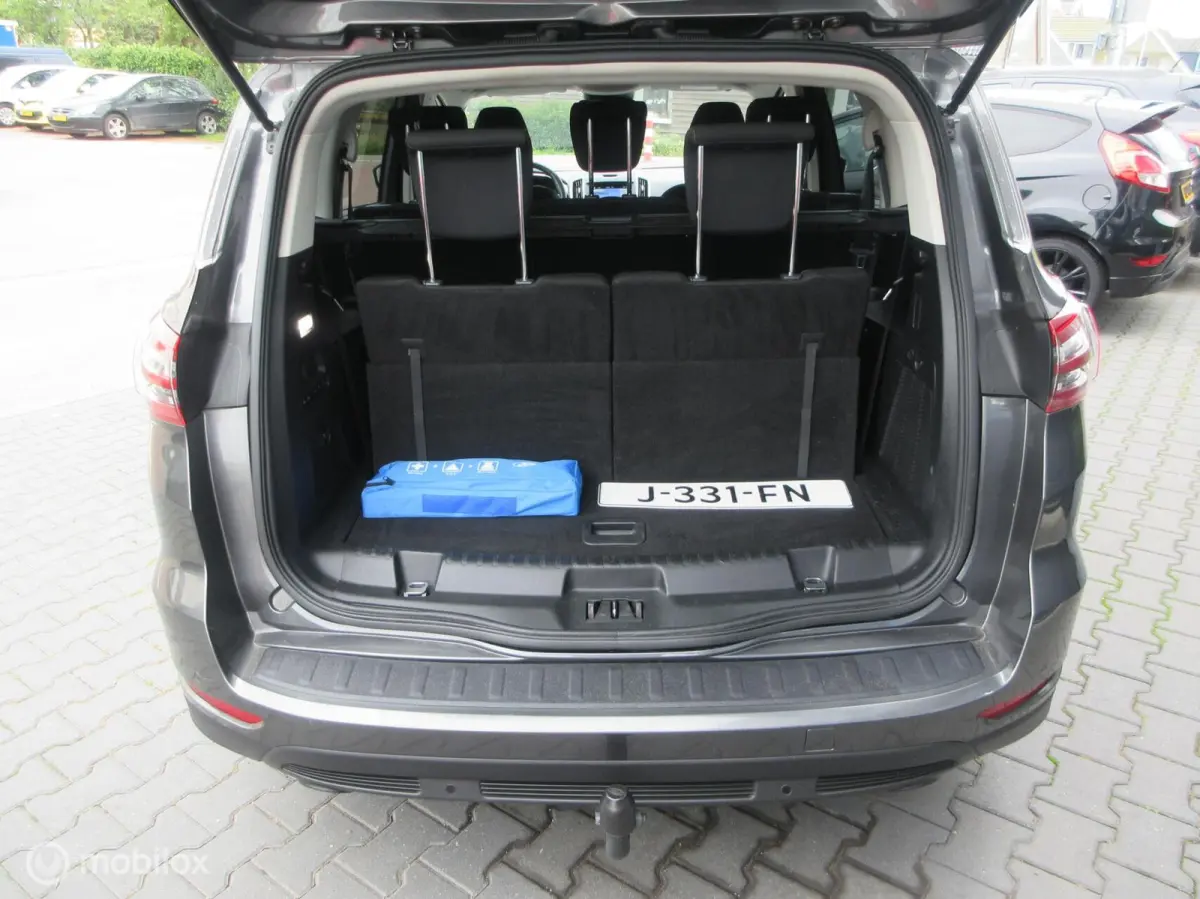 1.5 Vignale 7p. 82dkm! Airco Cruise Verw stoelen Navigatie Trekhaak