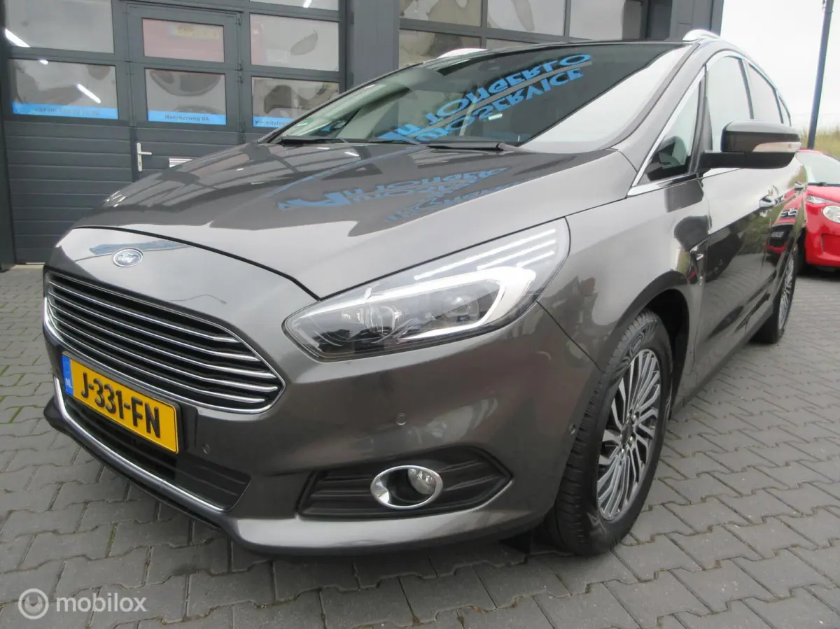 1.5 Vignale 7p. 82dkm! Airco Cruise Verw stoelen Navigatie Trekhaak