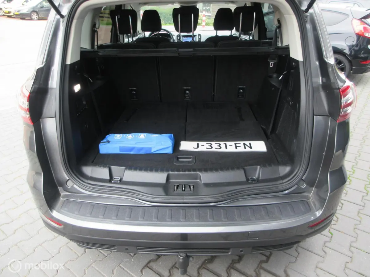 1.5 Vignale 7p. 82dkm! Airco Cruise Verw stoelen Navigatie Trekhaak