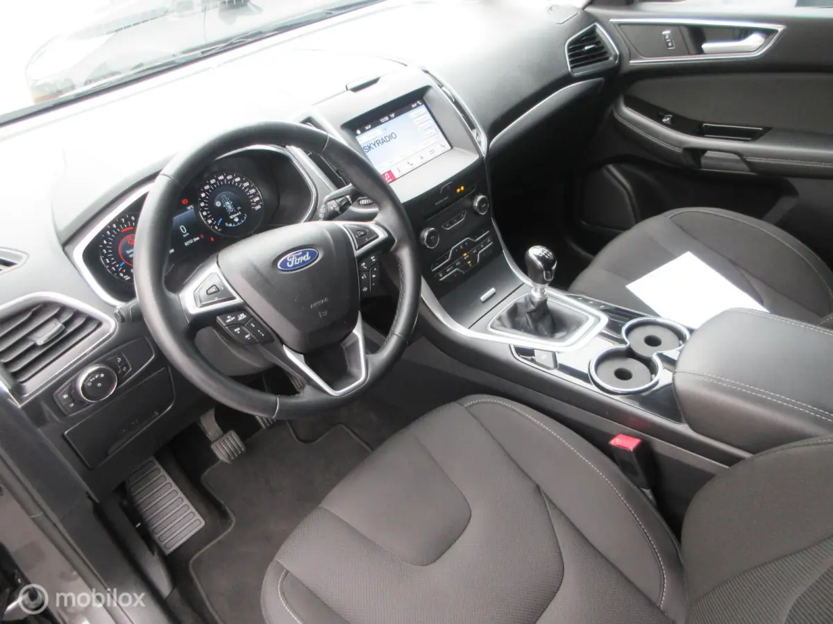 1.5 Vignale 7p. 82dkm! Airco Cruise Verw stoelen Navigatie Trekhaak