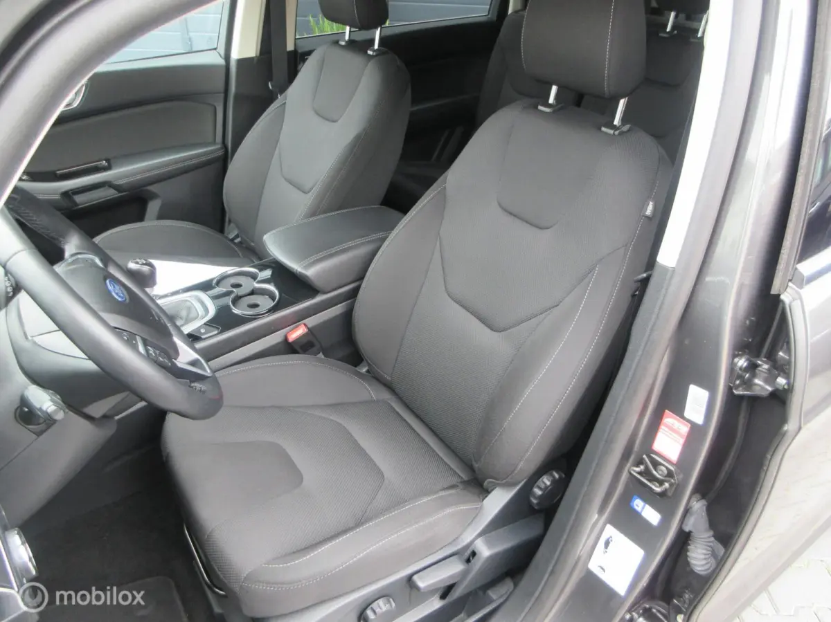 1.5 Vignale 7p. 82dkm! Airco Cruise Verw stoelen Navigatie Trekhaak