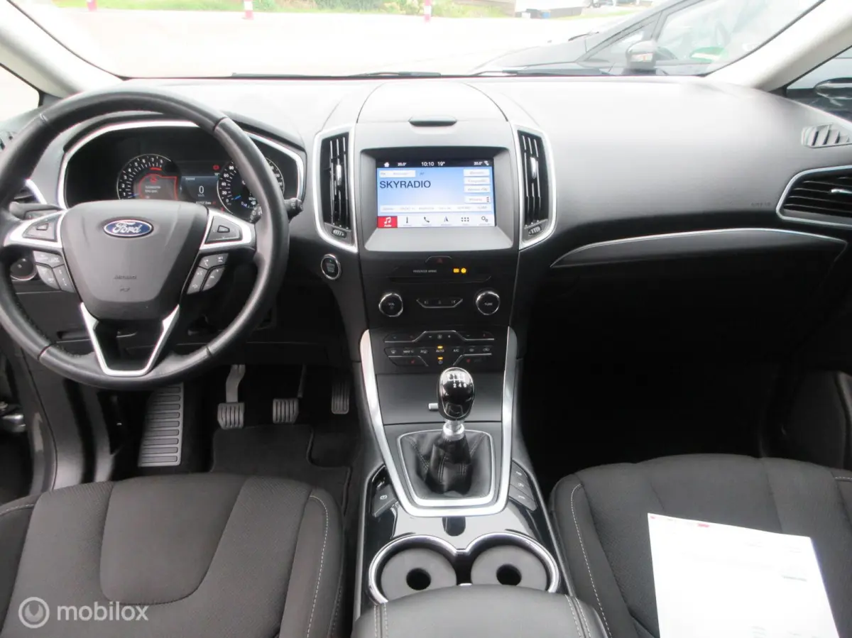 1.5 Vignale 7p. 82dkm! Airco Cruise Verw stoelen Navigatie Trekhaak
