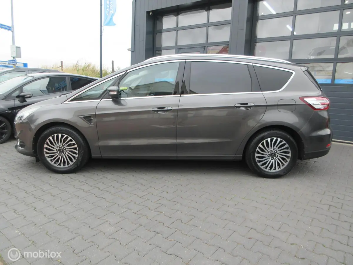 1.5 Vignale 7p. 82dkm! Airco Cruise Verw stoelen Navigatie Trekhaak