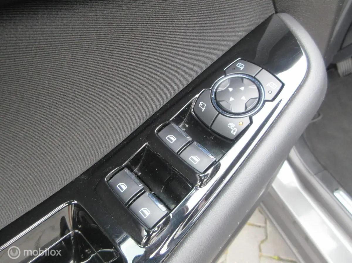 1.5 Vignale 7p. 82dkm! Airco Cruise Verw stoelen Navigatie Trekhaak