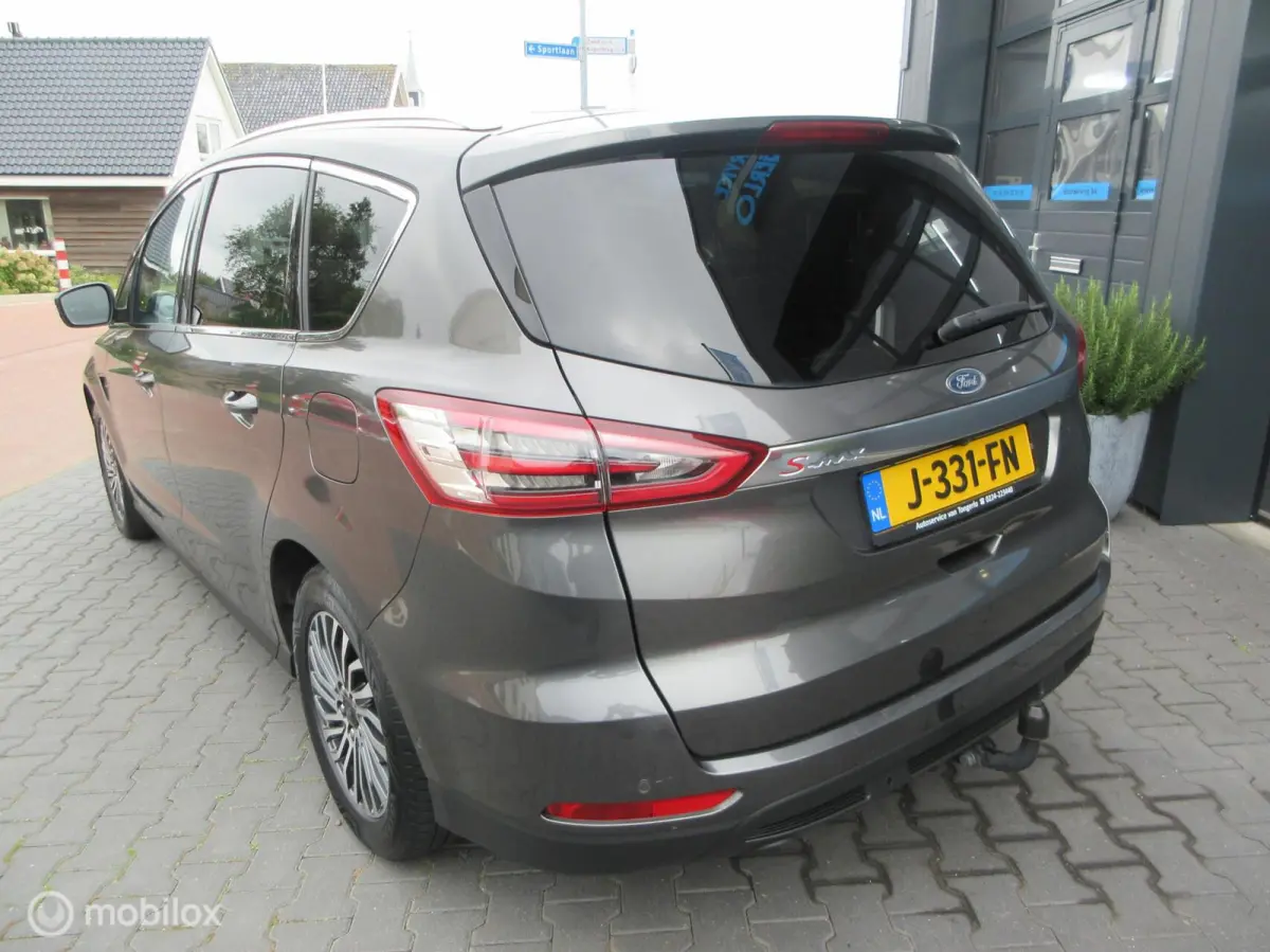 1.5 Vignale 7p. 82dkm! Airco Cruise Verw stoelen Navigatie Trekhaak