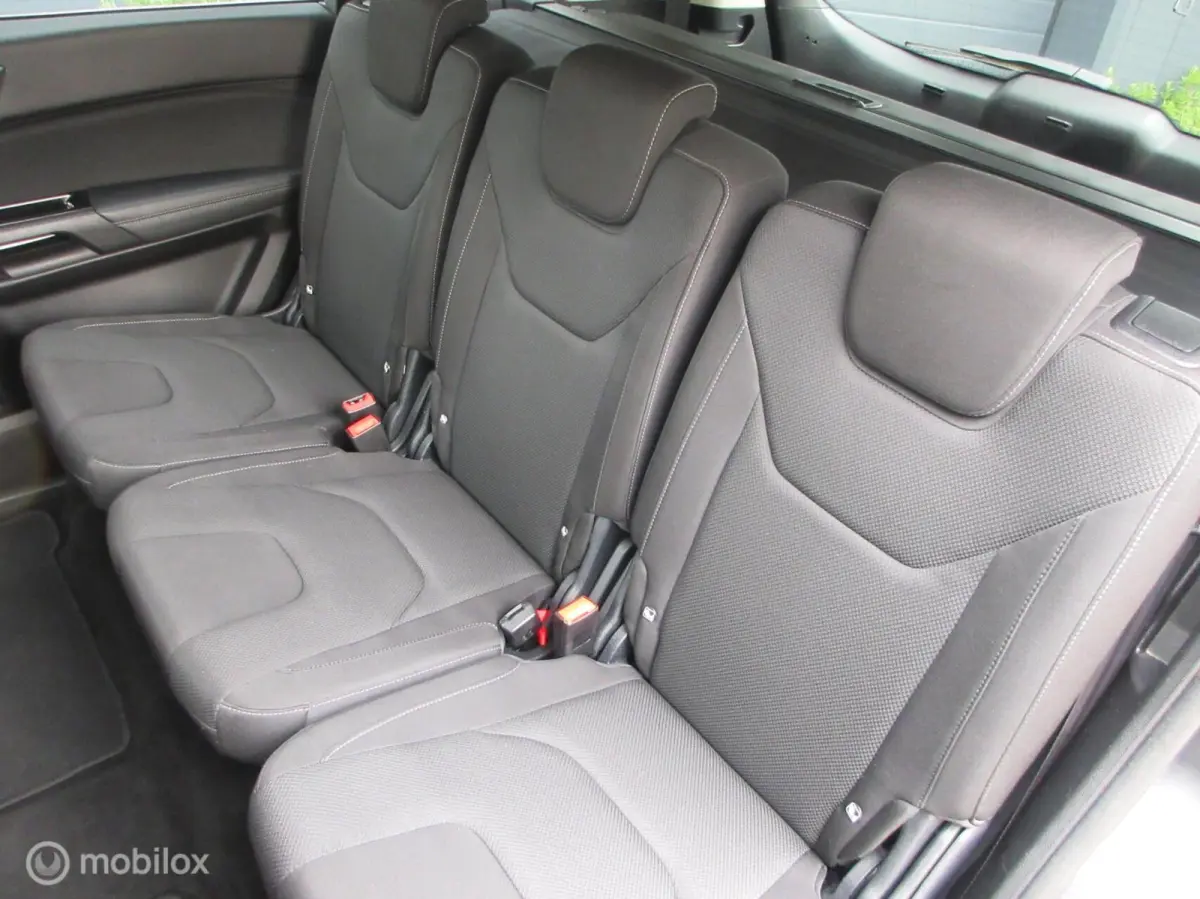 1.5 Vignale 7p. 82dkm! Airco Cruise Verw stoelen Navigatie Trekhaak