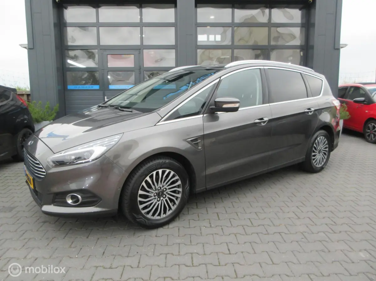 1.5 Vignale 7p. 82dkm! Airco Cruise Verw stoelen Navigatie Trekhaak