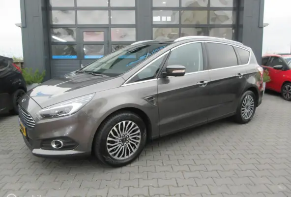 1.5 Vignale 7p. 82dkm! Airco Cruise Verw stoelen Navigatie Trekhaak