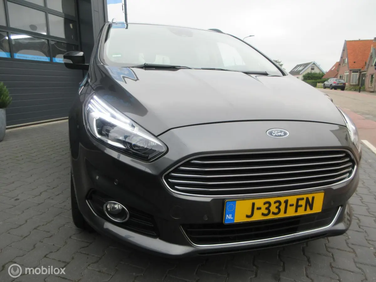 1.5 Vignale 7p. 82dkm! Airco Cruise Verw stoelen Navigatie Trekhaak