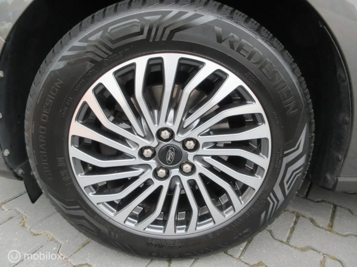 1.5 Vignale 7p. 82dkm! Airco Cruise Verw stoelen Navigatie Trekhaak