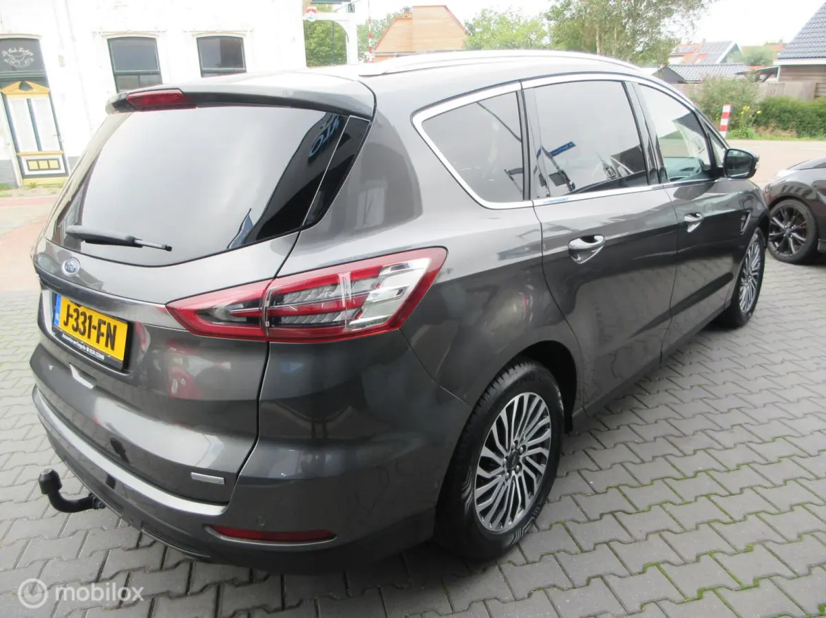 1.5 Vignale 7p. 82dkm! Airco Cruise Verw stoelen Navigatie Trekhaak