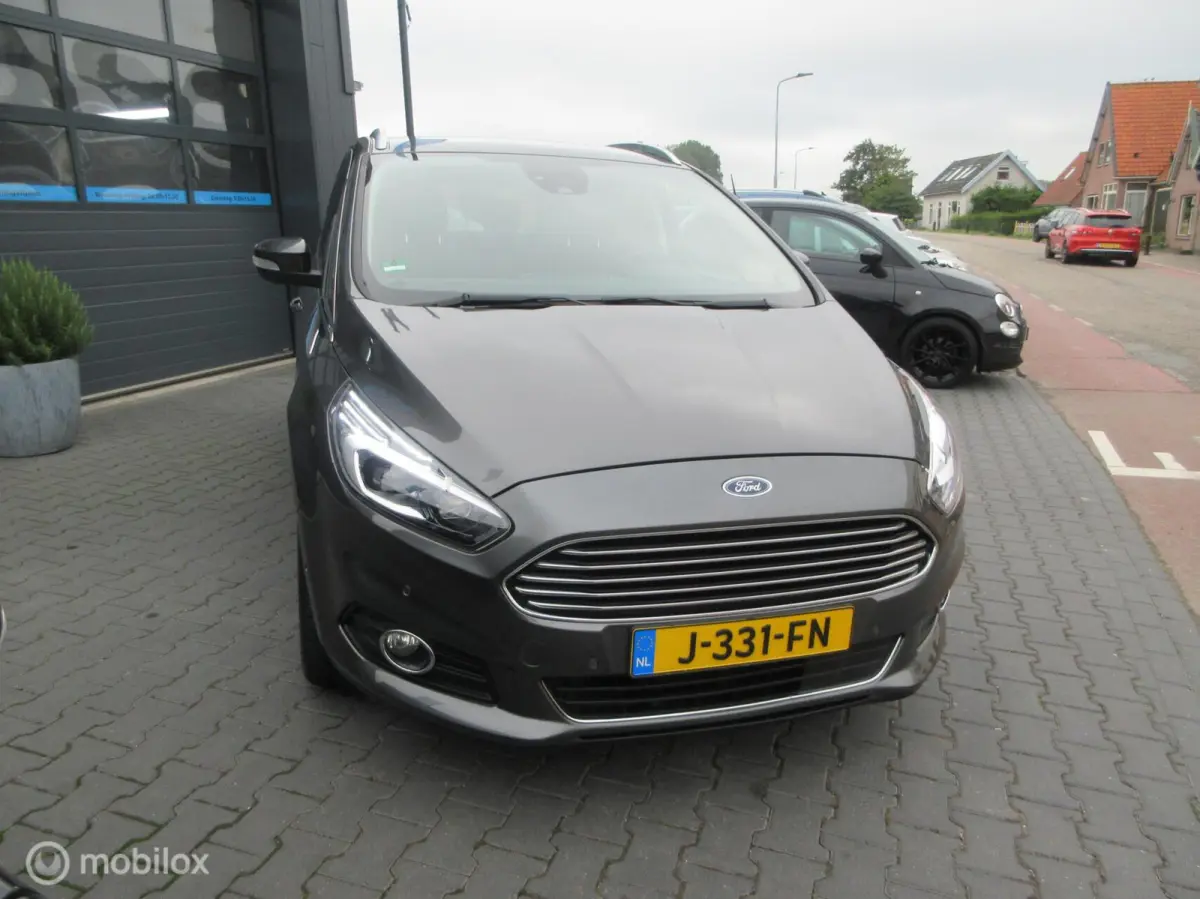 1.5 Vignale 7p. 82dkm! Airco Cruise Verw stoelen Navigatie Trekhaak