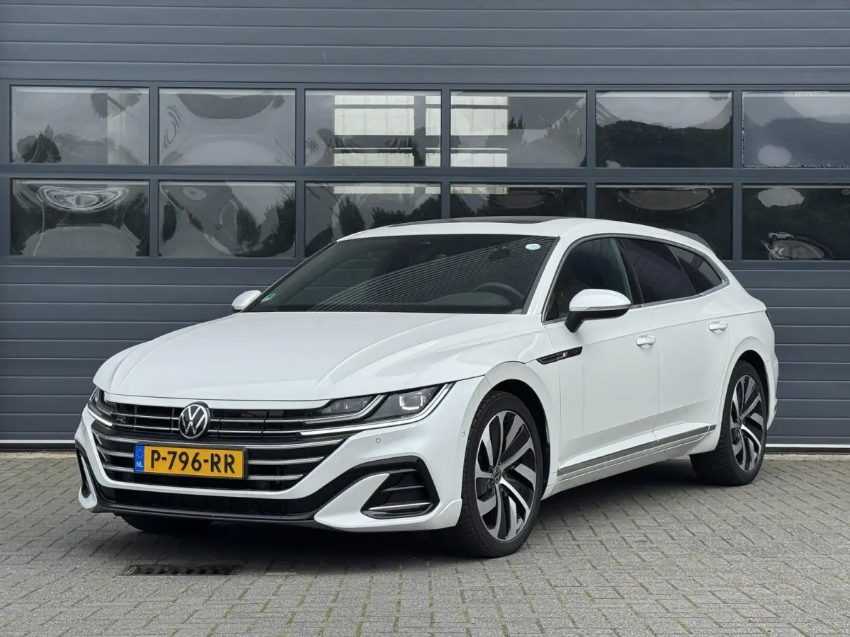 1.4 TSI EHYBRID R-LINE BUSINESS+ I SCHUIF/KANTELDAK I STOELVERWARMING I APPLE CARPLAY I P-CAMERA