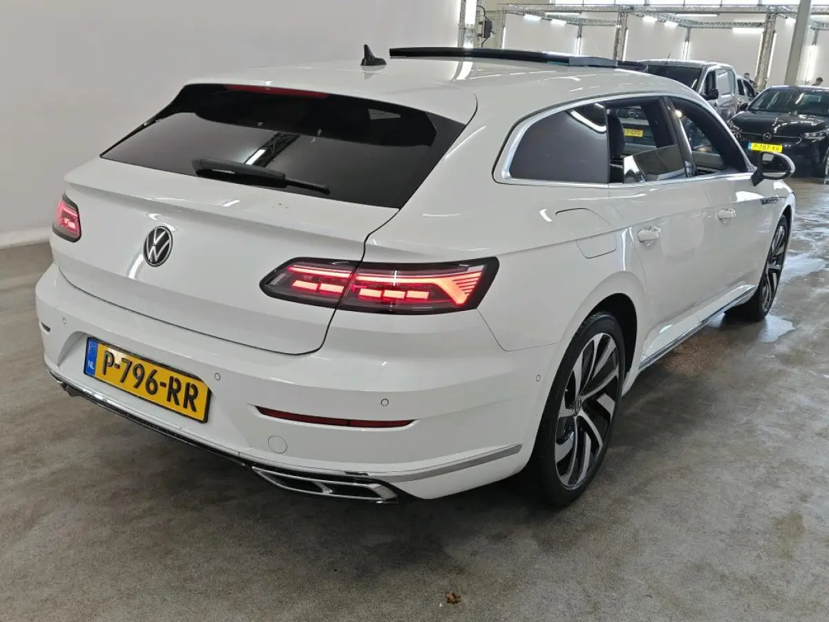 1.4 TSI EHYBRID R-LINE BUSINESS+ I SCHUIF/KANTELDAK I STOELVERWARMING I APPLE CARPLAY I P-CAMERA