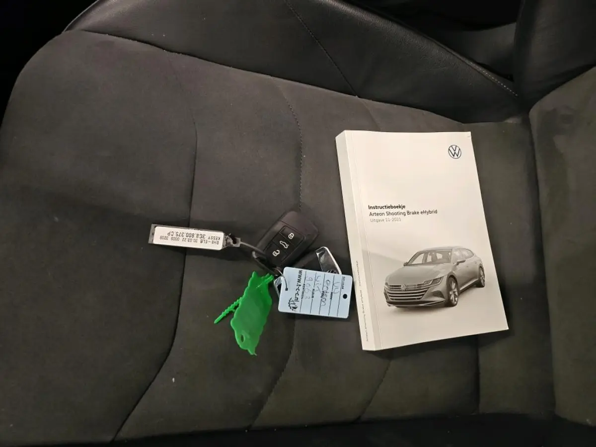 1.4 TSI EHYBRID R-LINE BUSINESS+ I SCHUIF/KANTELDAK I STOELVERWARMING I APPLE CARPLAY I P-CAMERA