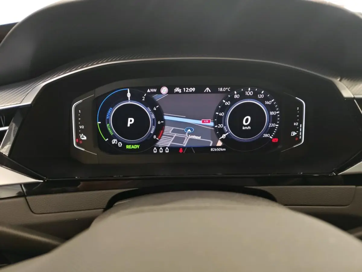 1.4 TSI EHYBRID R-LINE BUSINESS+ I SCHUIF/KANTELDAK I STOELVERWARMING I APPLE CARPLAY I P-CAMERA