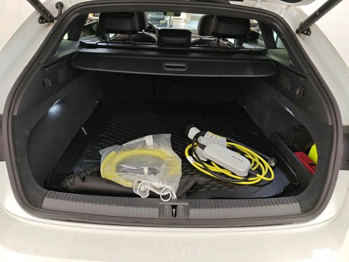 1.4 TSI EHYBRID R-LINE BUSINESS+ I SCHUIF/KANTELDAK I STOELVERWARMING I APPLE CARPLAY I P-CAMERA