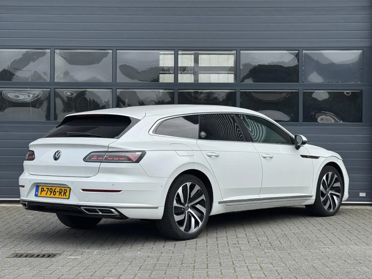 1.4 TSI EHYBRID R-LINE BUSINESS+ I SCHUIF/KANTELDAK I STOELVERWARMING I APPLE CARPLAY I P-CAMERA