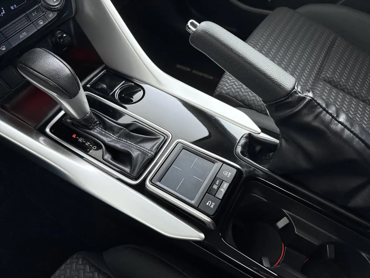 1.5 DI-T Pure | AUTOMAAT | | Achteruitcamera | Apple CarPlay | Trekhaak |