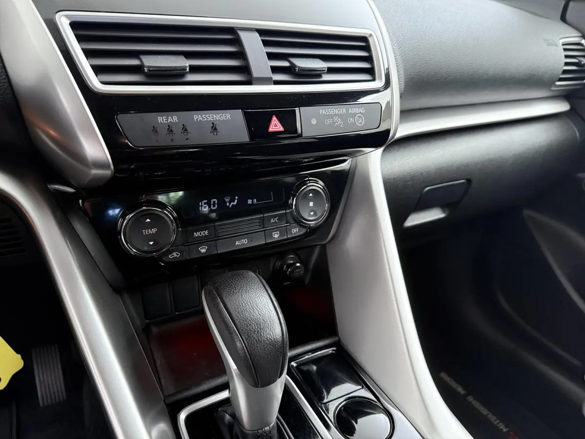 1.5 DI-T Pure | AUTOMAAT | | Achteruitcamera | Apple CarPlay | Trekhaak |