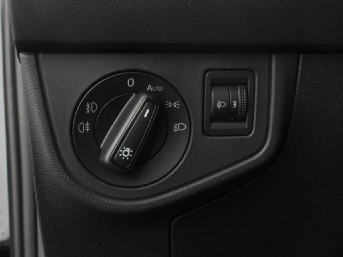 1.0 TSI Move Navigatie App Connect / Android Auto / Apple Carplay Climate Control Parkeer sensoren Lichtmetalen Velgen Dab Digitale Cockpit