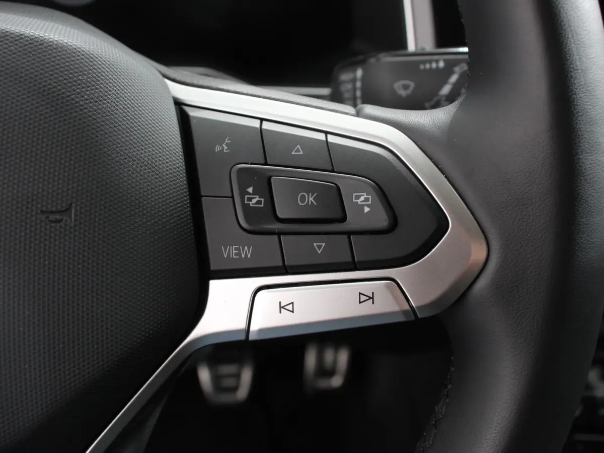 1.0 TSI Move Navigatie App Connect / Android Auto / Apple Carplay Climate Control Parkeer sensoren Lichtmetalen Velgen Dab Digitale Cockpit