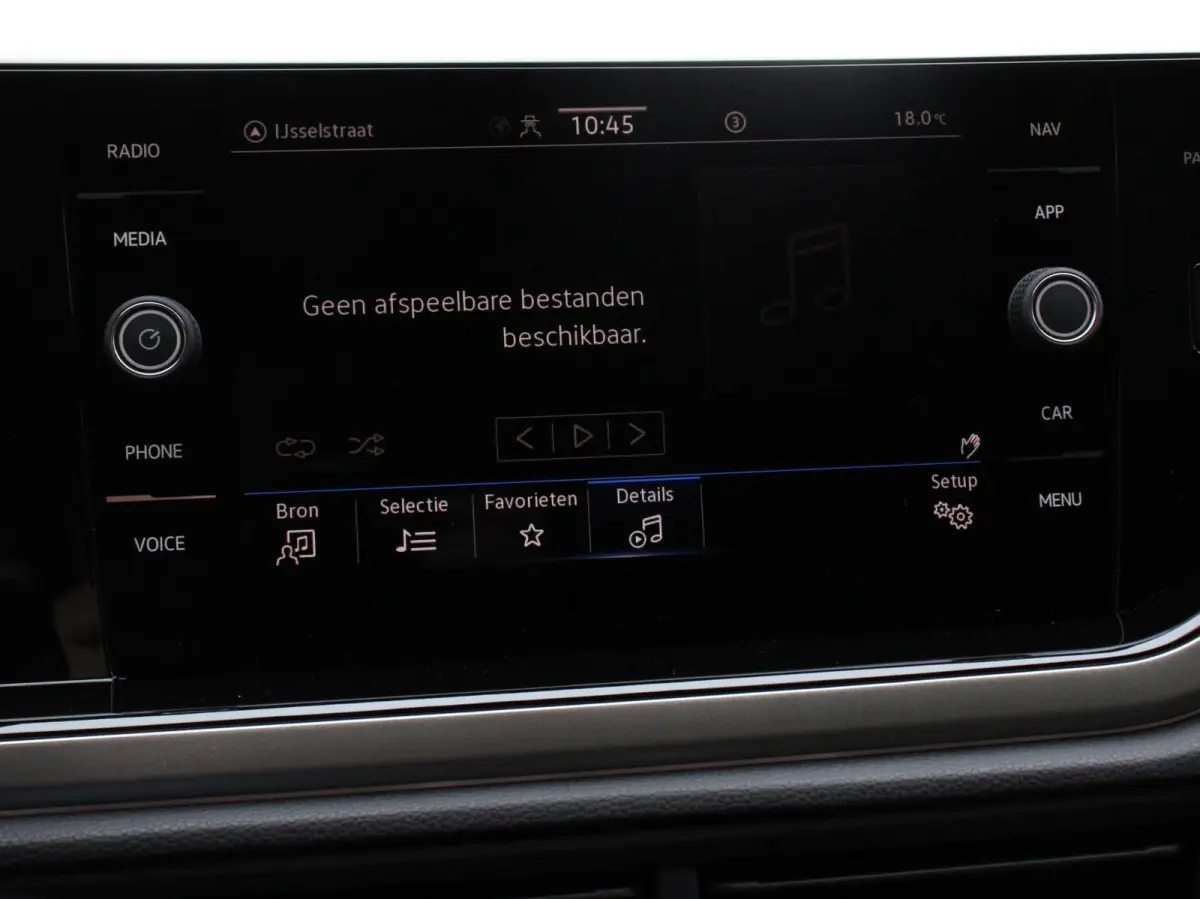 1.0 TSI Move Navigatie App Connect / Android Auto / Apple Carplay Climate Control Parkeer sensoren Lichtmetalen Velgen Dab Digitale Cockpit