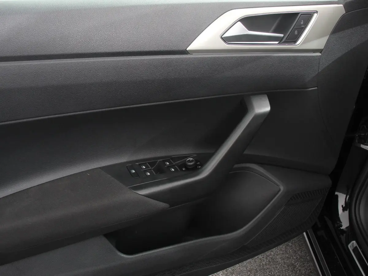 1.0 TSI Move Navigatie App Connect / Android Auto / Apple Carplay Climate Control Parkeer sensoren Lichtmetalen Velgen Dab Digitale Cockpit