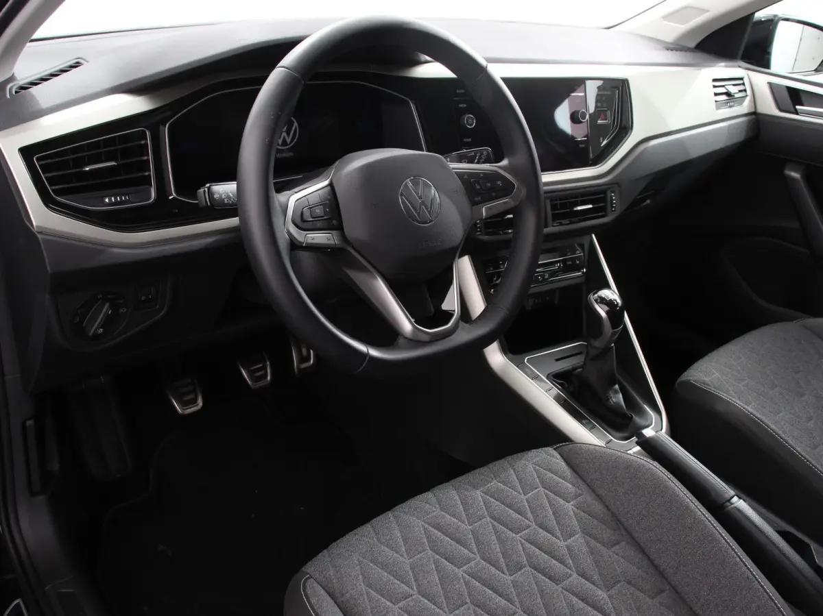 1.0 TSI Move Navigatie App Connect / Android Auto / Apple Carplay Climate Control Parkeer sensoren Lichtmetalen Velgen Dab Digitale Cockpit