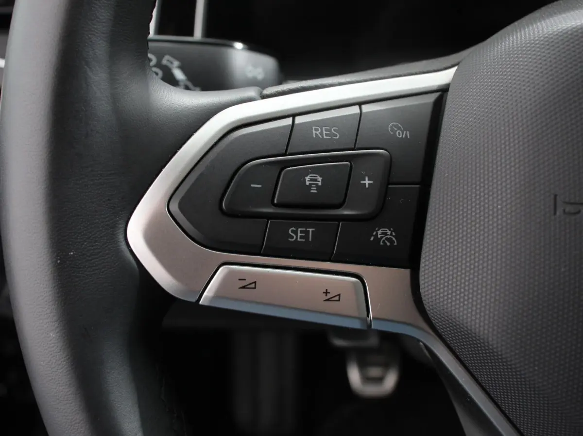 1.0 TSI Move Navigatie App Connect / Android Auto / Apple Carplay Climate Control Parkeer sensoren Lichtmetalen Velgen Dab Digitale Cockpit