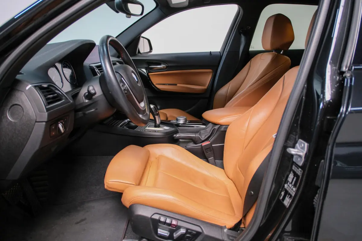 118i Edition Sport Line Shadow | Cognac
