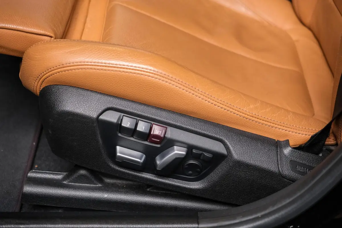 118i Edition Sport Line Shadow | Cognac