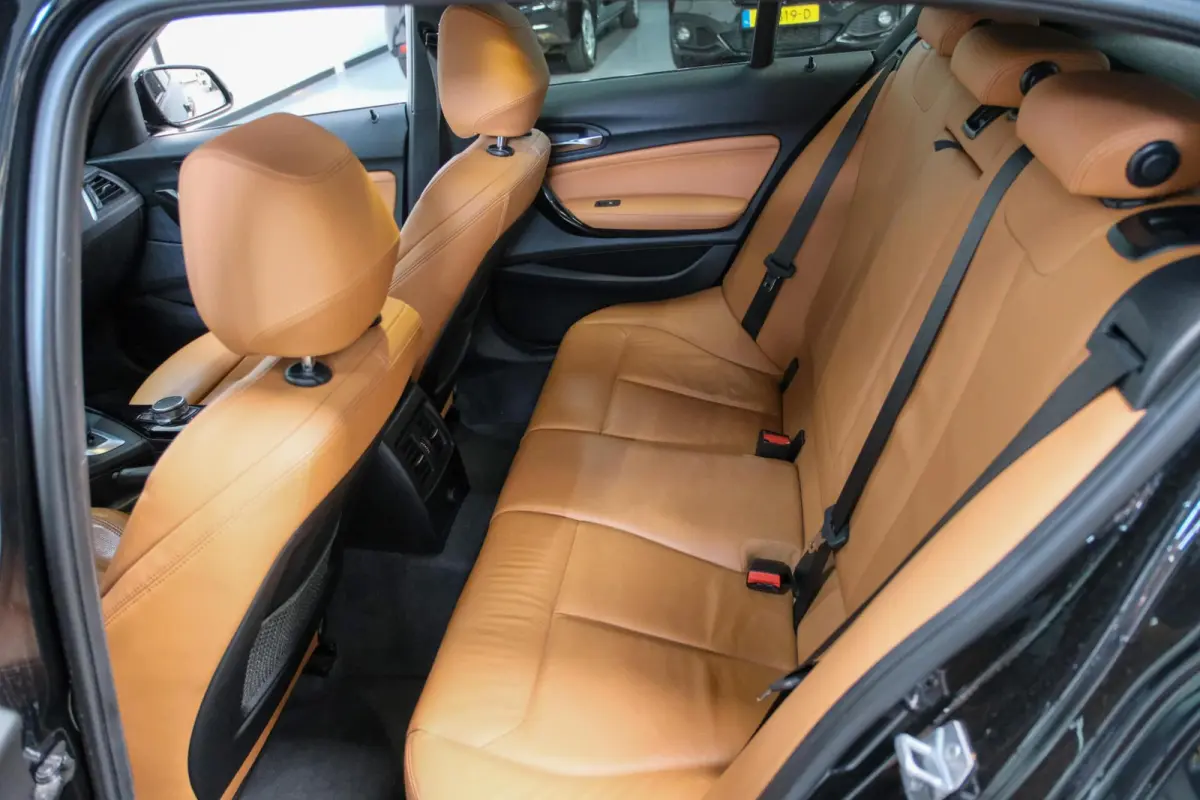 118i Edition Sport Line Shadow | Cognac