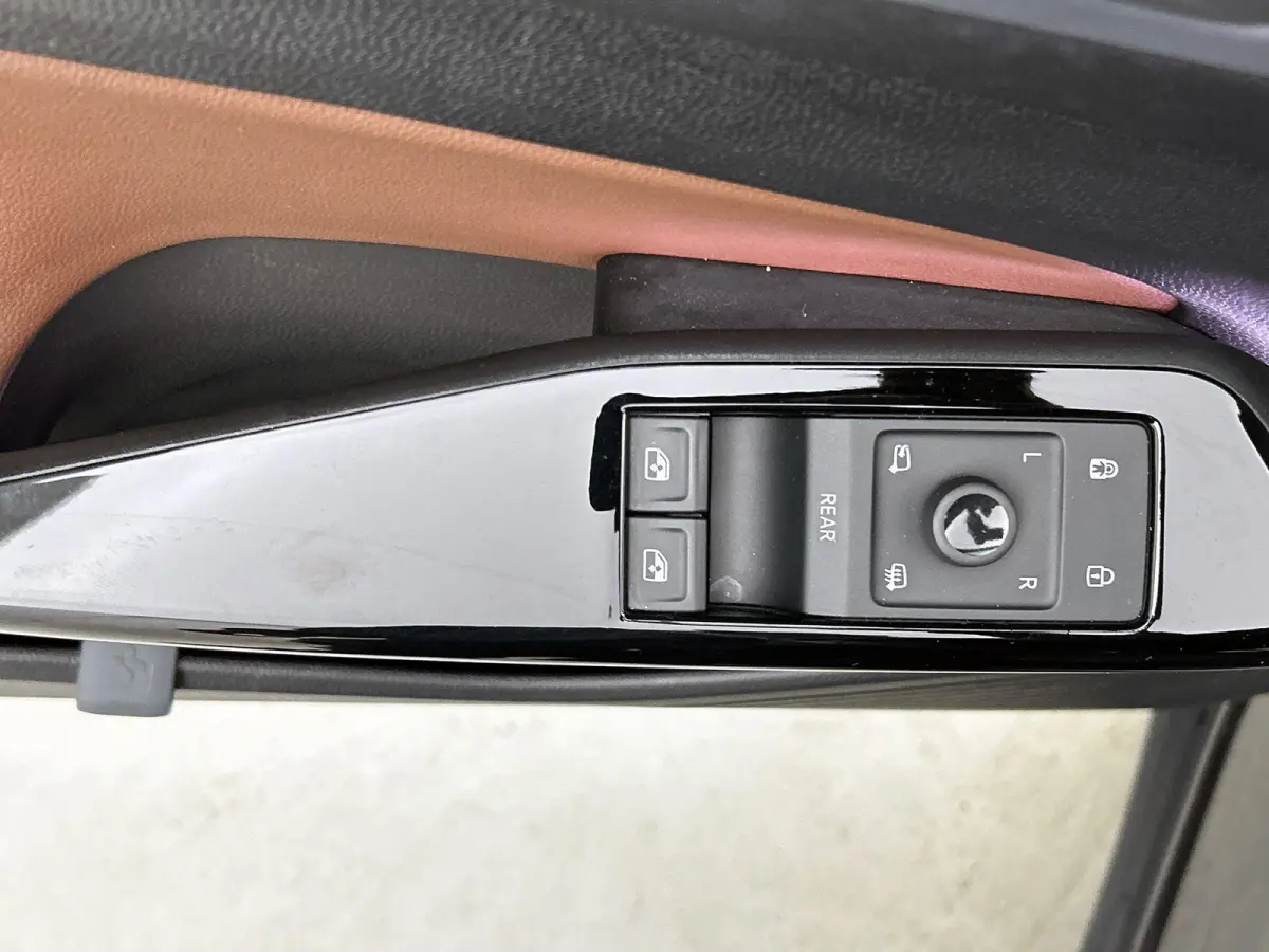 First 77 kWh | 204 PK | SoH...% | Appel Carplay / Android Auto | Parkeercamera | Stoelverwarming | Stuurverwarming | Adaptieve Cruise Control |