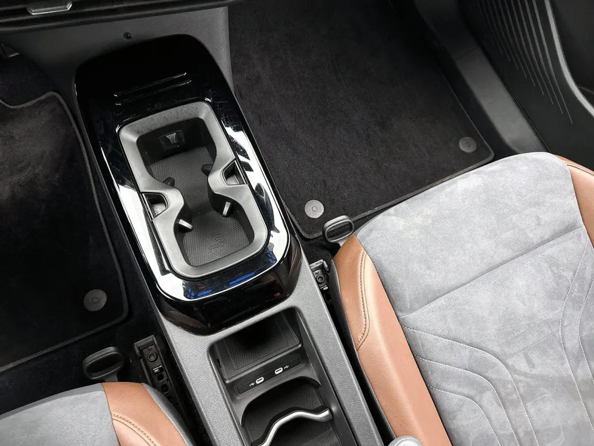First 77 kWh | 204 PK | SoH...% | Appel Carplay / Android Auto | Parkeercamera | Stoelverwarming | Stuurverwarming | Adaptieve Cruise Control |
