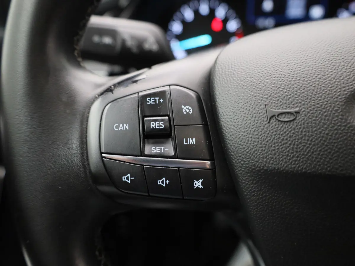 1.0 EcoBoost Hybrid Titanium X | Apple Carplay / Android Auto | Panoramadak | Achteruitrijcamera | Parkeersensoren |