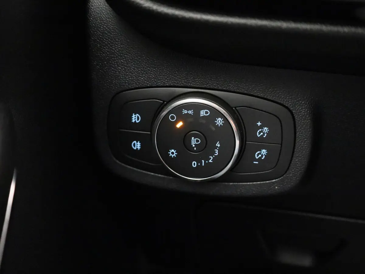 1.0 EcoBoost Hybrid Titanium X | Apple Carplay / Android Auto | Panoramadak | Achteruitrijcamera | Parkeersensoren |