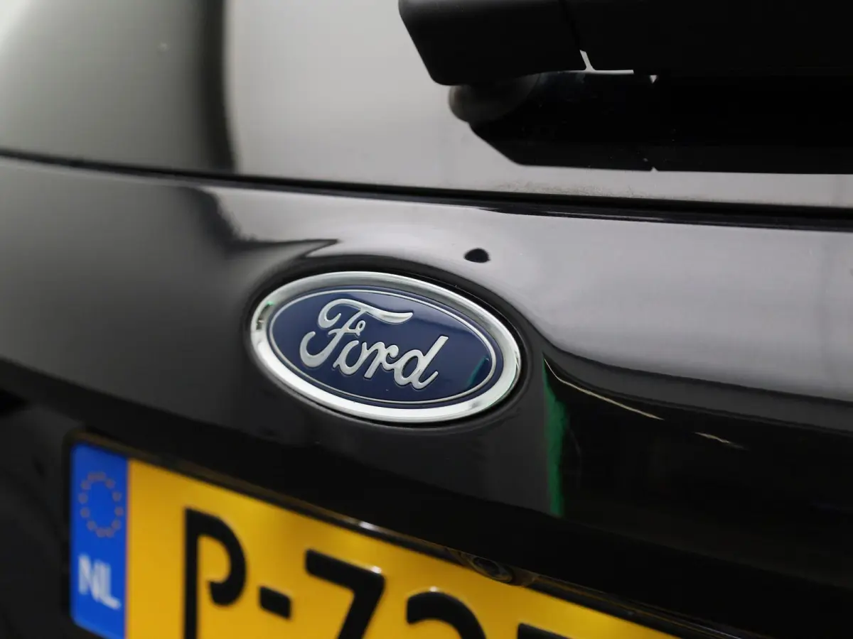 1.0 EcoBoost Hybrid Titanium X | Apple Carplay / Android Auto | Panoramadak | Achteruitrijcamera | Parkeersensoren |