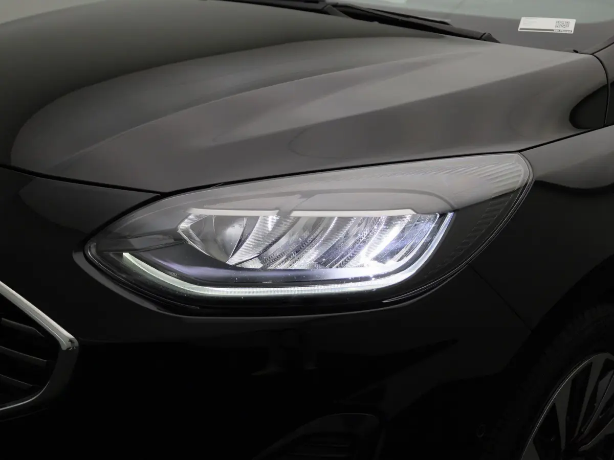 1.0 EcoBoost Hybrid Titanium X | Apple Carplay / Android Auto | Panoramadak | Achteruitrijcamera | Parkeersensoren |