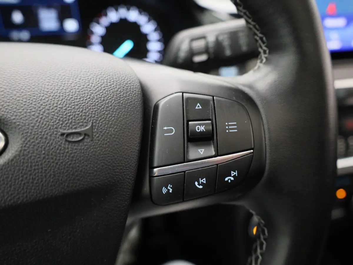 1.0 EcoBoost Hybrid Titanium X | Apple Carplay / Android Auto | Panoramadak | Achteruitrijcamera | Parkeersensoren |