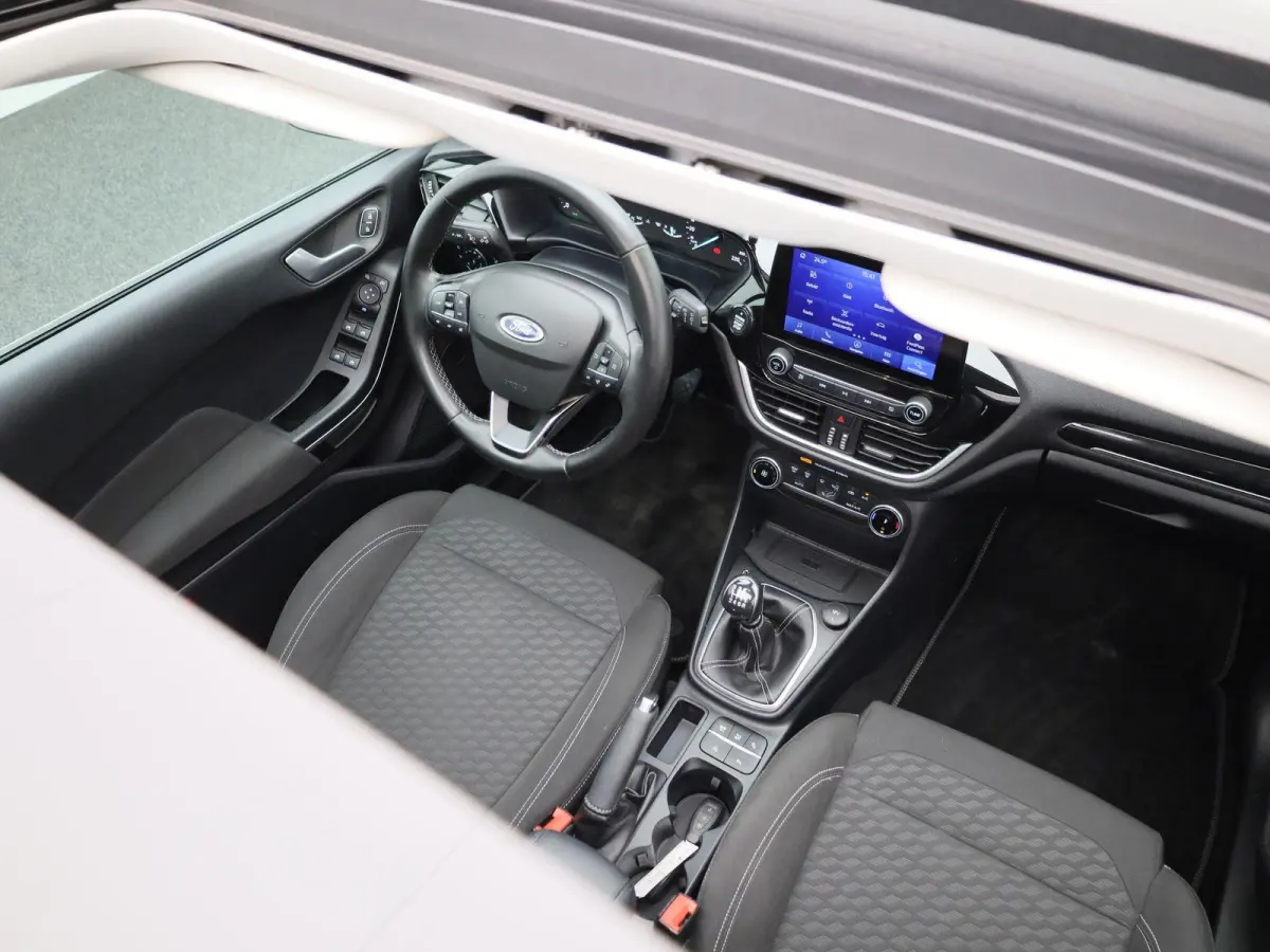 1.0 EcoBoost Hybrid Titanium X | Apple Carplay / Android Auto | Panoramadak | Achteruitrijcamera | Parkeersensoren |