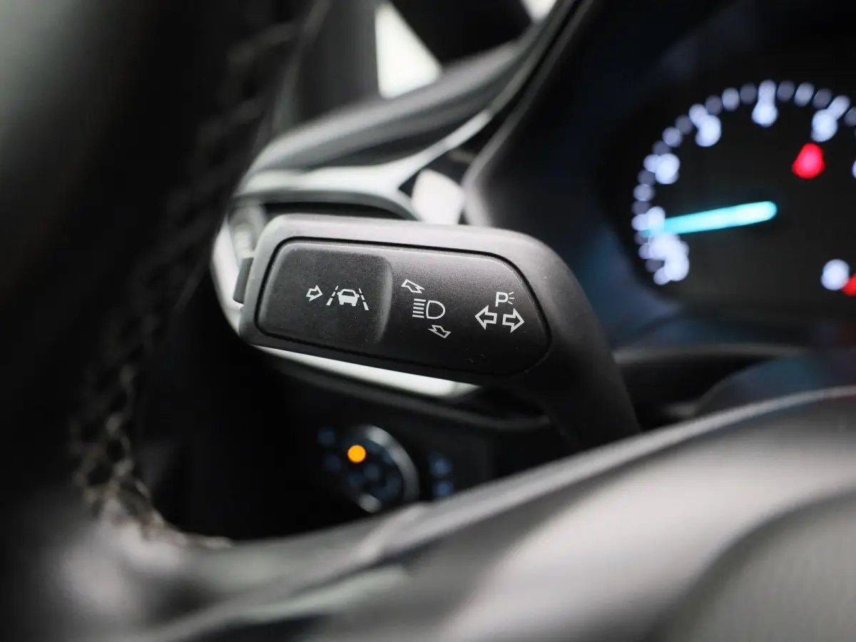 1.0 EcoBoost Hybrid Titanium X | Apple Carplay / Android Auto | Panoramadak | Achteruitrijcamera | Parkeersensoren |