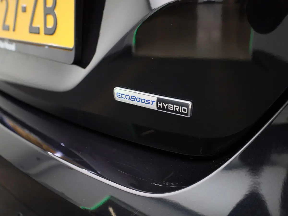 1.0 EcoBoost Hybrid Titanium X | Apple Carplay / Android Auto | Panoramadak | Achteruitrijcamera | Parkeersensoren |