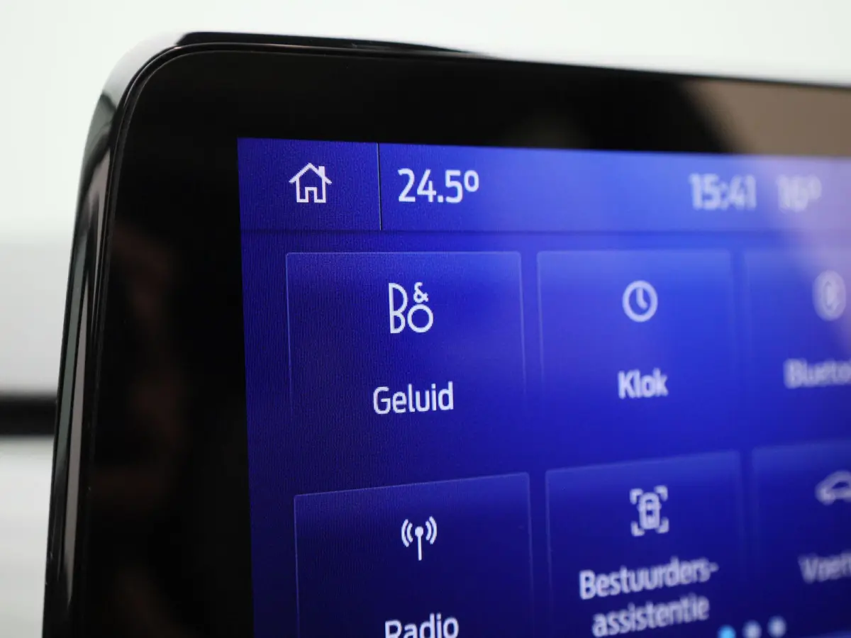 1.0 EcoBoost Hybrid Titanium X | Apple Carplay / Android Auto | Panoramadak | Achteruitrijcamera | Parkeersensoren |
