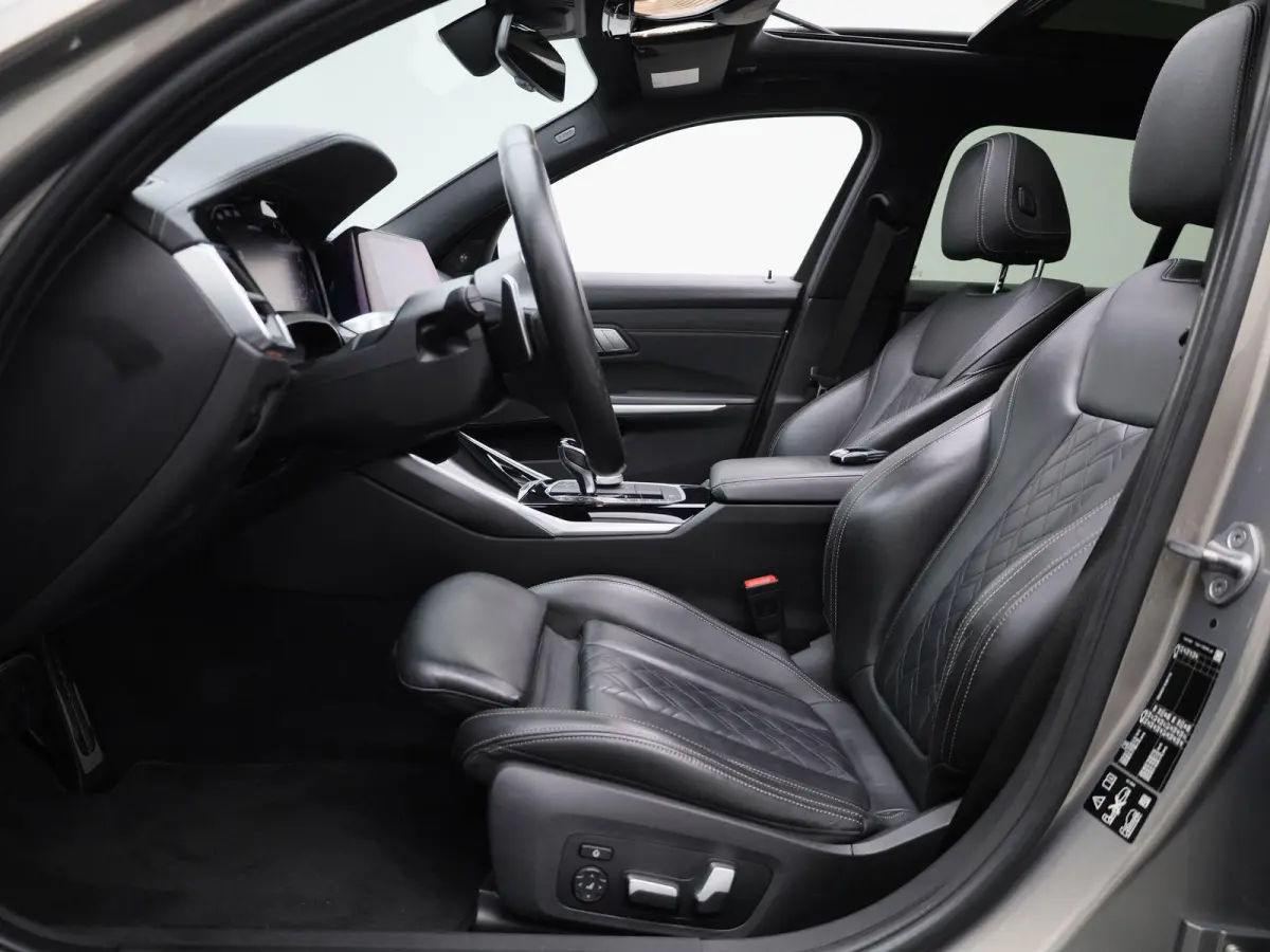 M340i xDrive High Executive | Apple Carplay / Android Auto | Panoramadak | Stuurverwarming | Stoelverwarming Voor en Achter | Harman Kardon | Head-up Display | Trekhaak |