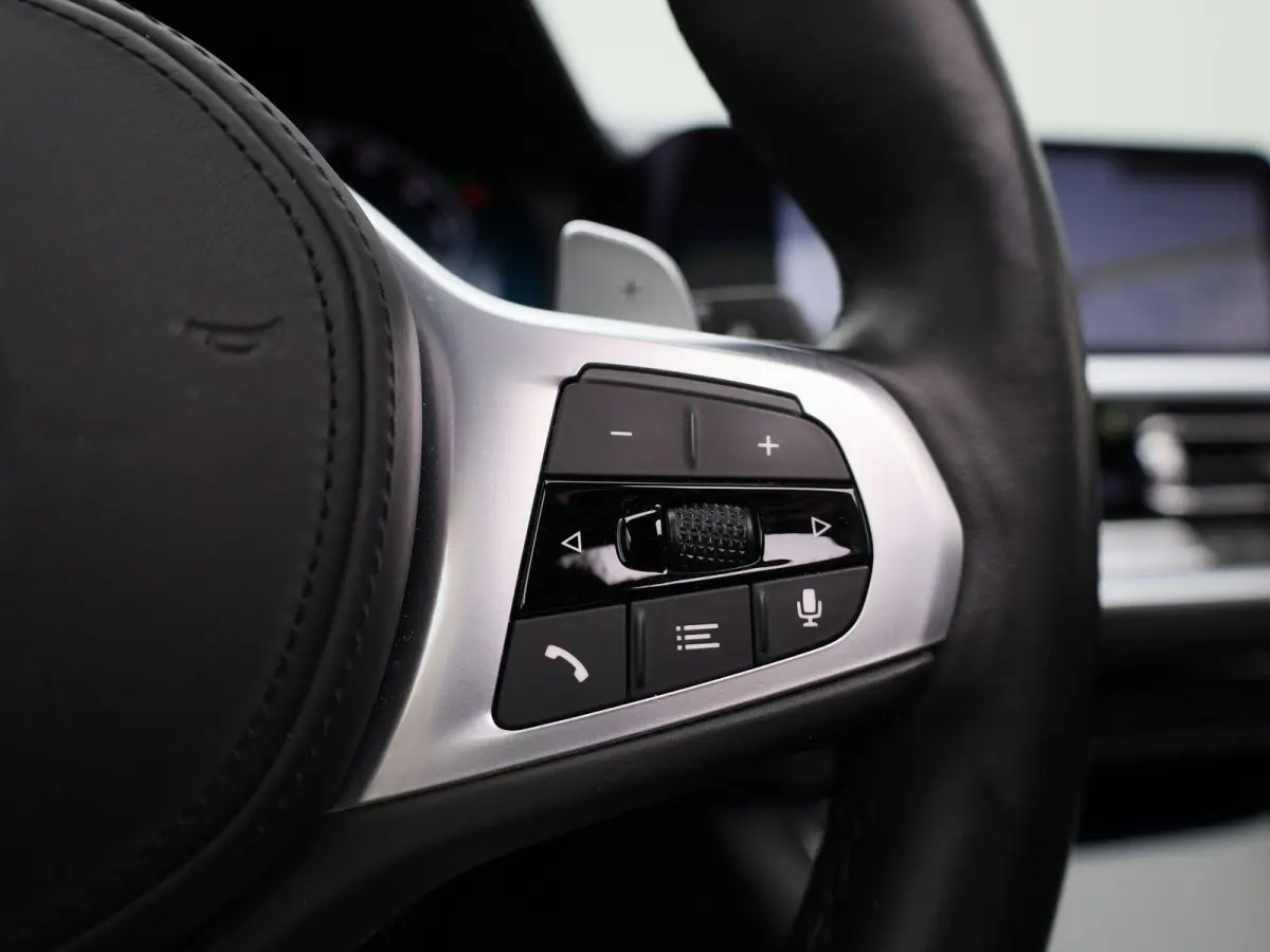 M340i xDrive High Executive | Apple Carplay / Android Auto | Panoramadak | Stuurverwarming | Stoelverwarming Voor en Achter | Harman Kardon | Head-up Display | Trekhaak |