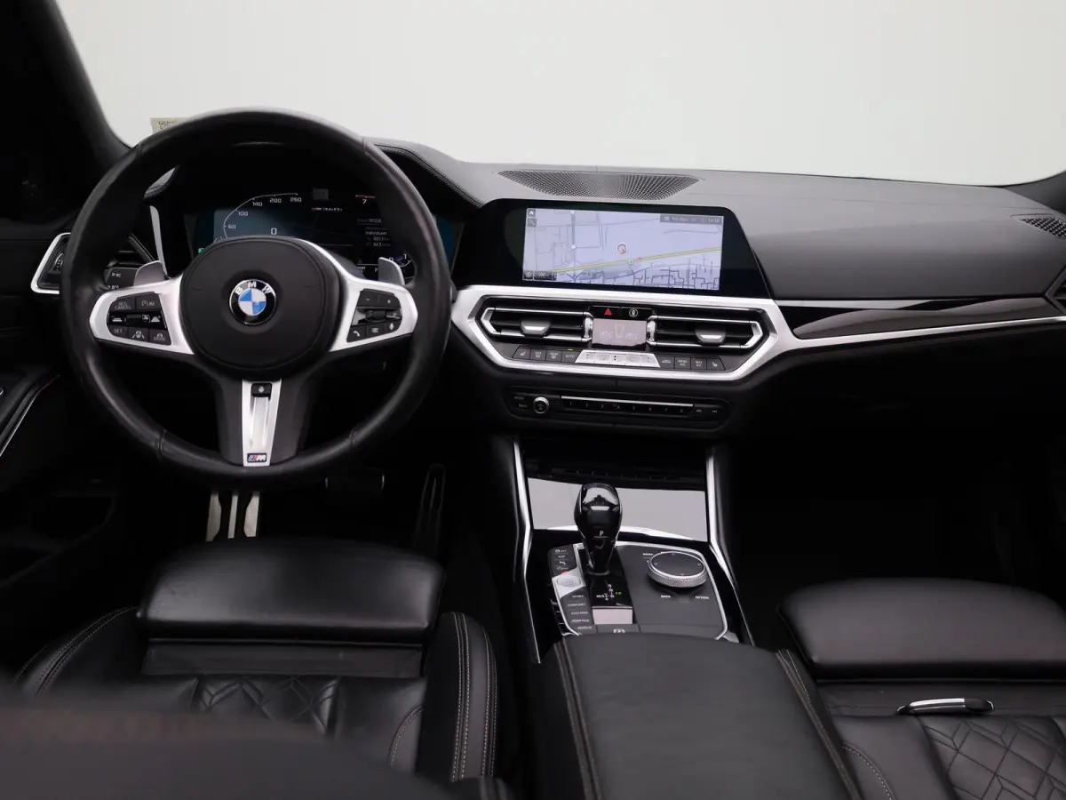 M340i xDrive High Executive | Apple Carplay / Android Auto | Panoramadak | Stuurverwarming | Stoelverwarming Voor en Achter | Harman Kardon | Head-up Display | Trekhaak |