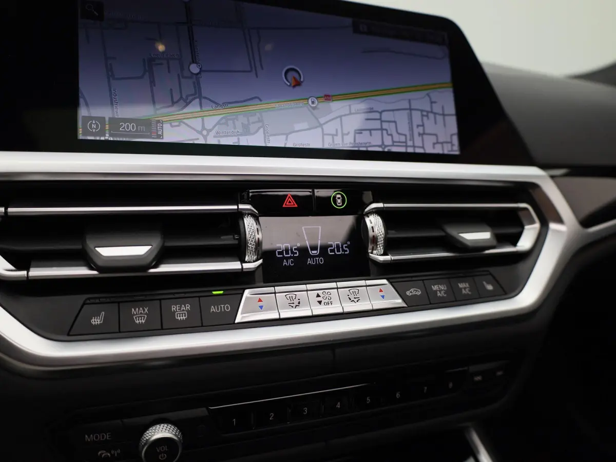 M340i xDrive High Executive | Apple Carplay / Android Auto | Panoramadak | Stuurverwarming | Stoelverwarming Voor en Achter | Harman Kardon | Head-up Display | Trekhaak |