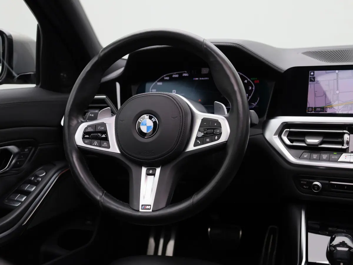 M340i xDrive High Executive | Apple Carplay / Android Auto | Panoramadak | Stuurverwarming | Stoelverwarming Voor en Achter | Harman Kardon | Head-up Display | Trekhaak |