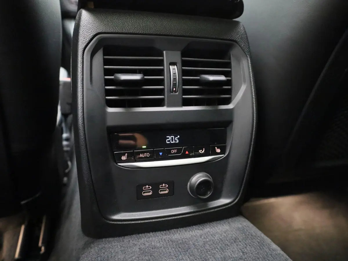 M340i xDrive High Executive | Apple Carplay / Android Auto | Panoramadak | Stuurverwarming | Stoelverwarming Voor en Achter | Harman Kardon | Head-up Display | Trekhaak |